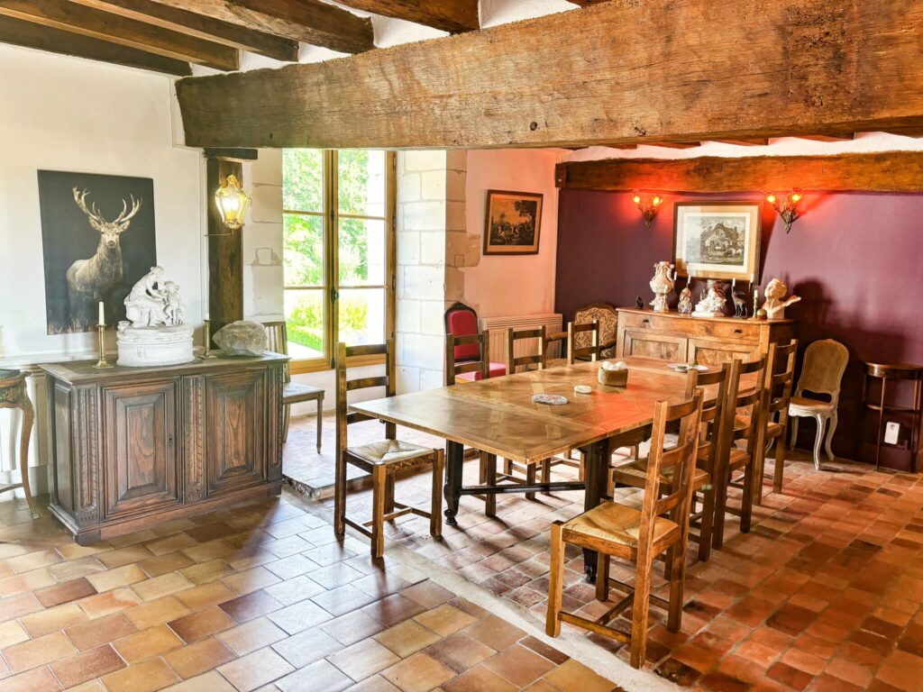 Discover the best itineraries for a weekend in the heart of the châteaux of the Loire, including must-see stops and practical tips to make the most of your stay.