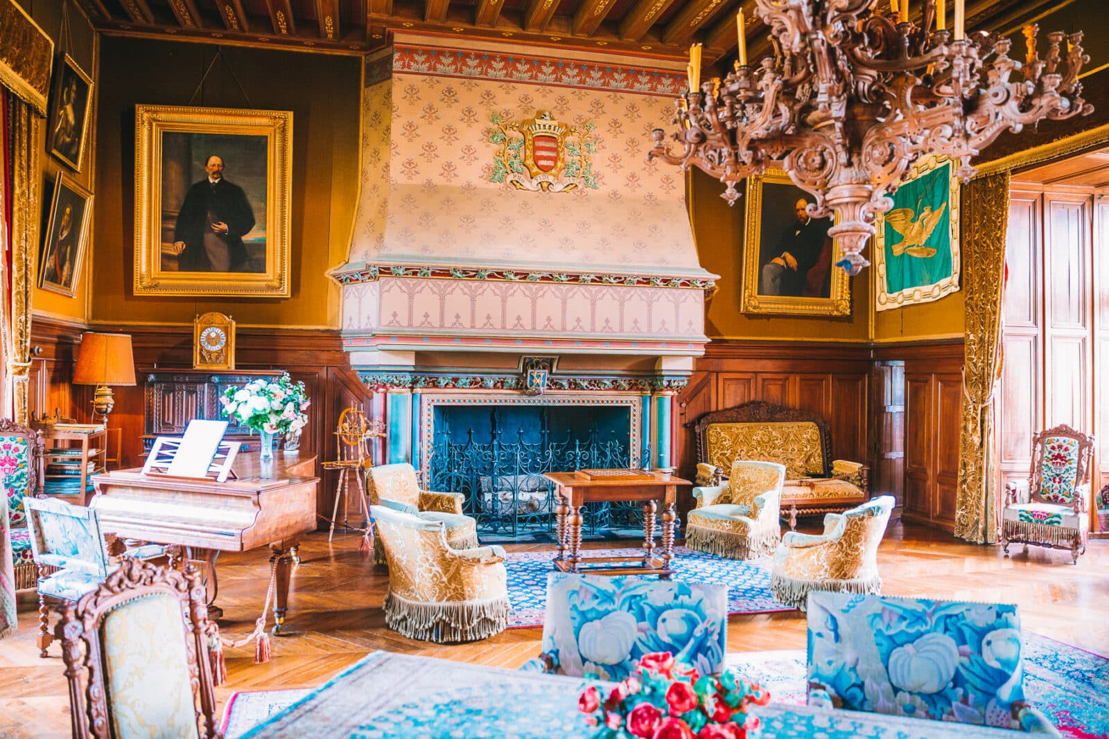 Salon d’apparat du château de Montrésor, meublé et décoré dans son style d’époque